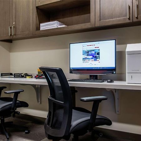 Hilton Garden Inn Winnipeg South מראה חיצוני תמונה